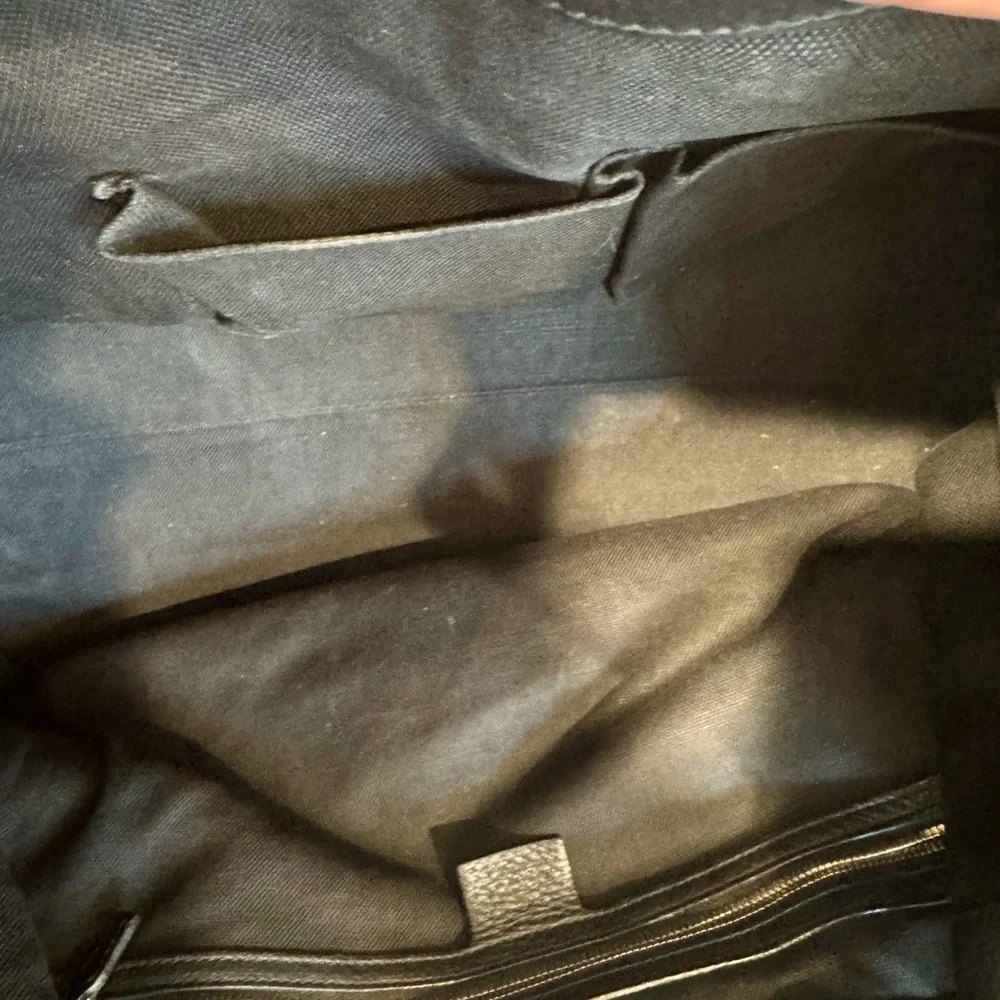 Gucci Emily Large Shoulder Bag In Pebbled Black Leather W Light Gold Chain Strap - Picture 14 of 16